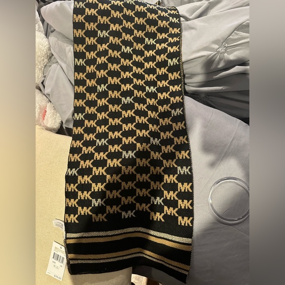 NWT Michael Kors Women’s Scarf - Picture 1 of 5